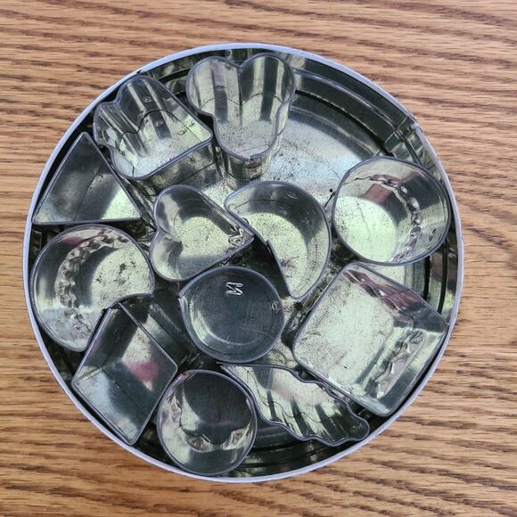 Vintage Party Prep Canape and Hors D'oeuvre Aluminum Cutters Set Of 12 In Tin - Picture 3 of 11